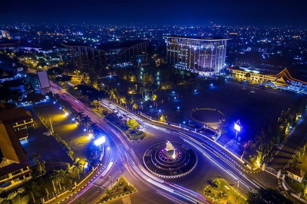 Monoloog Hotel Pekanbaru Exterior foto