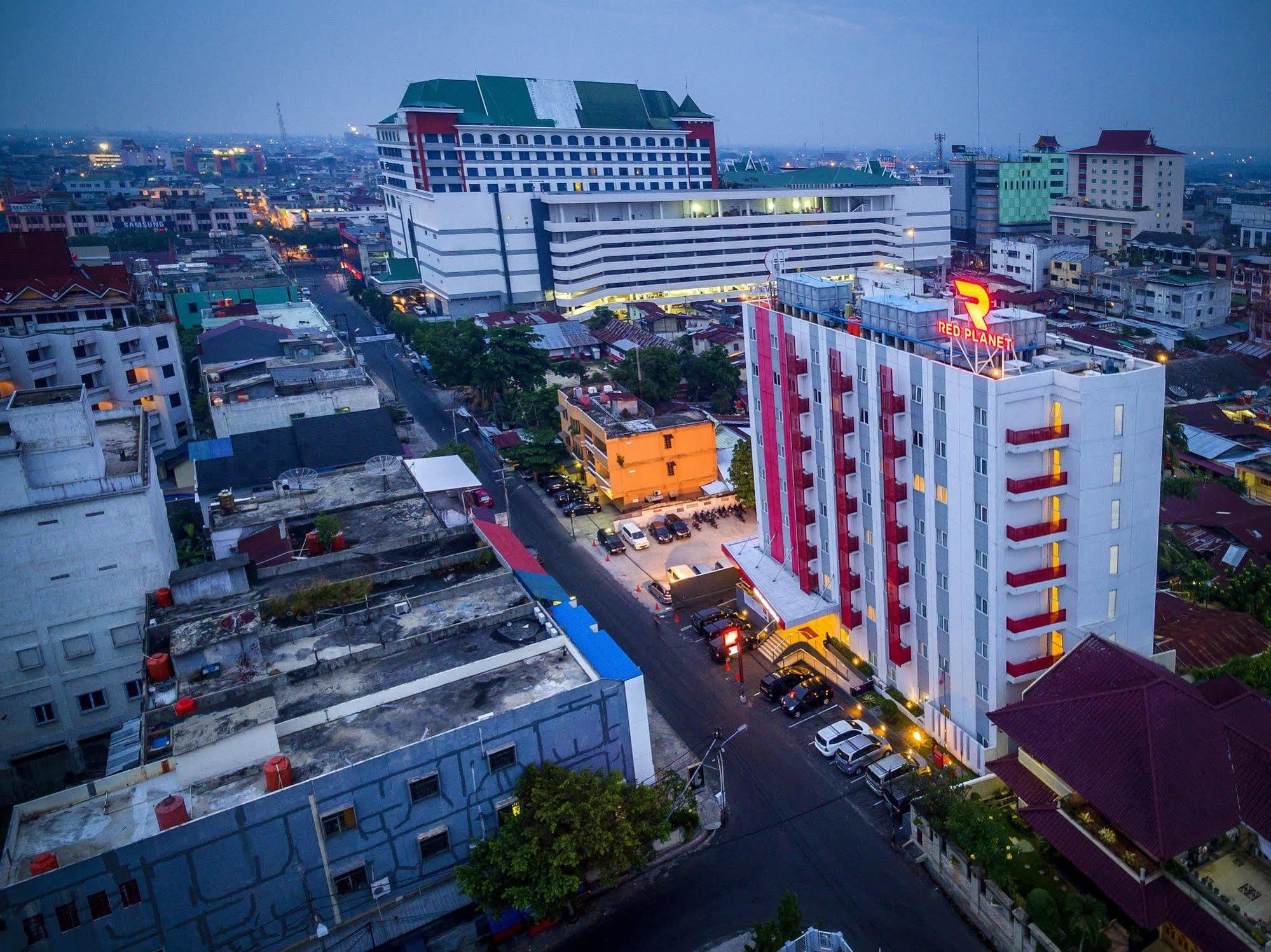 Monoloog Hotel Pekanbaru Exterior foto