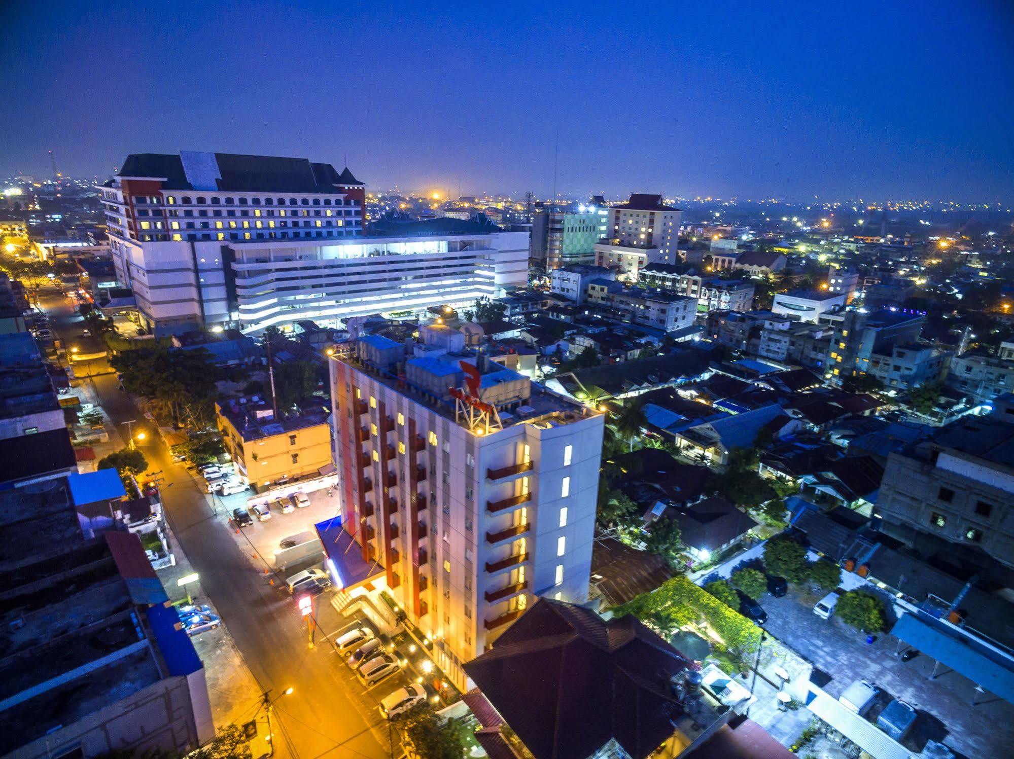Monoloog Hotel Pekanbaru Exterior foto